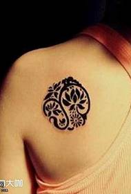 Shoulder flower flower tattoo pattern