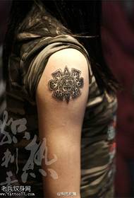 Shoulder classic sun totem tattoo pattern