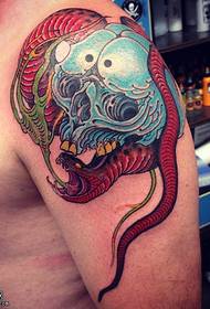 gjarpërin e gjarprit luajnë modelin e tatuazheve të tatuazheve