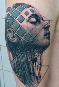 Veľká ruka strašidelné farby tajomná ženská tvár s ozdobným tetovaním