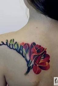 Kreativna tetovaža podudaranja boje