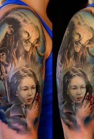 Cara de demonio de color de brazo grande con patrón de tatuaje de mujer sangrienta