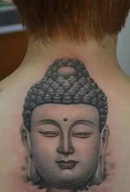 Tatuaje de Buda de costas ao ombreiro