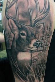 Büyük kol ormanı ve geyik dövme deseni