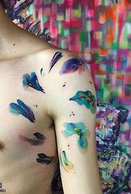 Schouder inkt blad tattoo patroon