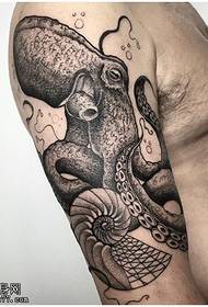 Shoulder black gray octopus tattoo pattern