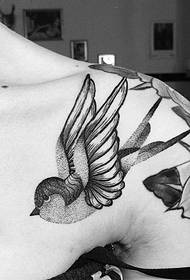 Uzorak tetovaže na ramenu