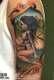მხრის სექსუალური სილამაზის tattoo ნიმუში