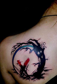 Прекрасна рамена алтернатива тотем дрвеће крст тетоважа слике