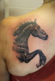 पीठ पर सुंदर काले घोड़े का टैटू