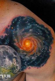 어깨 행성 블랙홀 문신 패턴