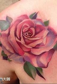 Patrón de tatuaxe rosa de ombreiro