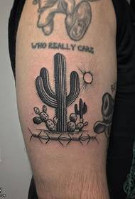 Kaktusz tetoválás minta a vállán