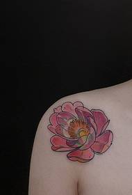 Model de tatuaj de flori de umăr de albire a pielii