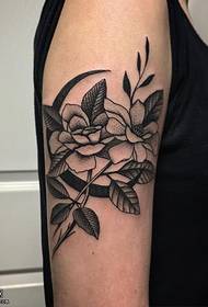 Skulder klassisk blomster tatoveringsmønster
