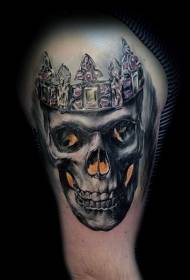 Realistische kleuren schedel en kroon tattoo patroon