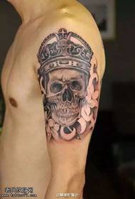 Shoulder's schedel tattoo patroon