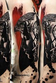 Padrão de tatuagem de pássaro de tinta no ombro