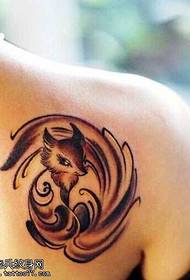 Padrão de tatuagem ombro raposa