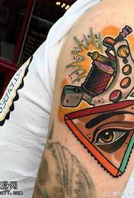 Shoulder pikturuar modelin e tatuazheve të makinerisë së tatuazhit