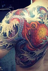 Skulderødt stort blekksprut tatoveringsmønster