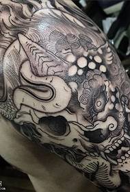 Shoulder black limestone lion tattoo pattern