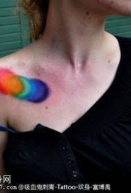 Model de tatuaj cu bilă colorată