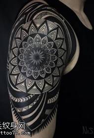Skouder vanille totem tatoetmuster