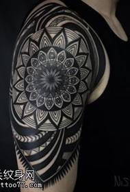 Shoulder vanilla totem tattoo pattern