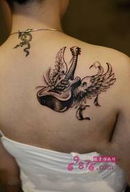 Gitaraj flugiloj ŝultraj tatuaj bildoj