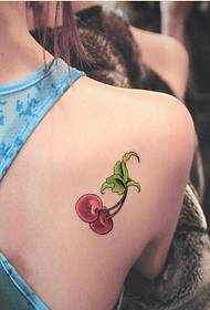 Los hombros de las mujeres clásicas de moda hermosas imágenes de patrón de tatuaje de cereza