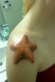 Beautiful and beautiful little starfish tattoo picture on the girl's shoulder