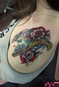 Personality grab flowers shoulder tattoo pictures