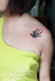 Classic fashion women's shoulders beautiful swallow tattoo pattern pictures