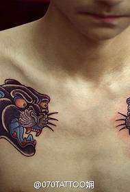 Супрацьстаянне з двума плячыма японскім і ветравым леапардавым малюнкам татуіроўкі