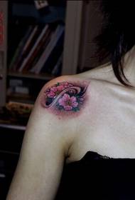 Skaisti pleci klasiski skaisti ziedu tetovējuma modeļa attēli