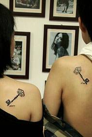 Pequeños tatuajes registran gran amor