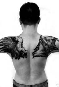 Крило тетоваже на тијелу