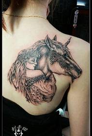 Patrón de tatuaje de caballo hermoso indio