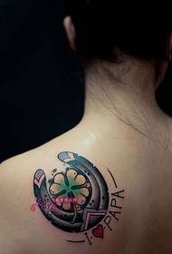 Imagen de tatuaje de imán de trébol de hombro perfumado de belleza