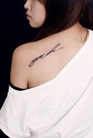 Beautiful girl shoulders beautiful fresh English alphabet tattoo pictures