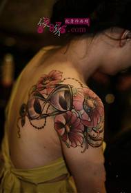 European and American hourglass flowers shoulder tattoo pictures