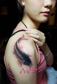Grynos sesutės tradicinis kalmarų pečių tatuiruotės paveikslėlis