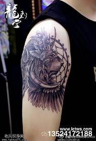 Padrão de tatuagem de rei leão indiano
