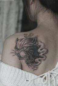 Beautiful girl shoulder domineering black panther head tattoo pattern picture