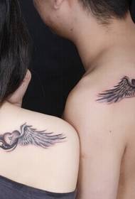 Paar schouders mooie vleugels tattoo