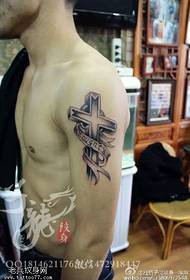 Shoulder realistic three-dimensional cross tattoo pattern