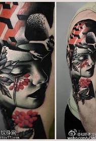 Klasikong at magandang pattern ng tattoo
