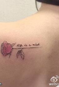 Modèle de tatouage d'épaule d'épine rose