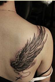 Female shoulders personality fashion good looking wings tattoo pattern pictures